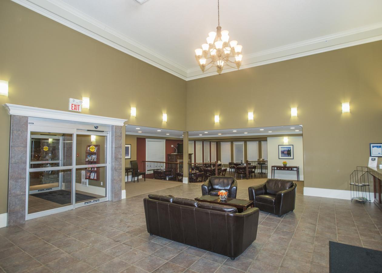 Lakeview Inns & Suites - Edson Airport West Экстерьер фото